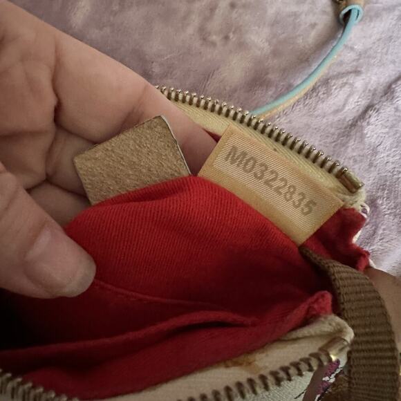 Dooney & Bourke Disney WDW Marathon 2015 Crossbody Dopey Mickey Hard To Find - Picture 7 of 9